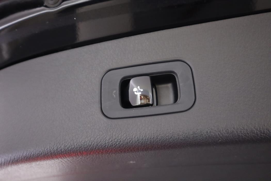 MERCEDES-BENZ GLC 2023