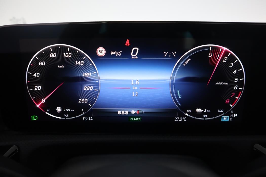 MERCEDES-BENZ CLA 2025