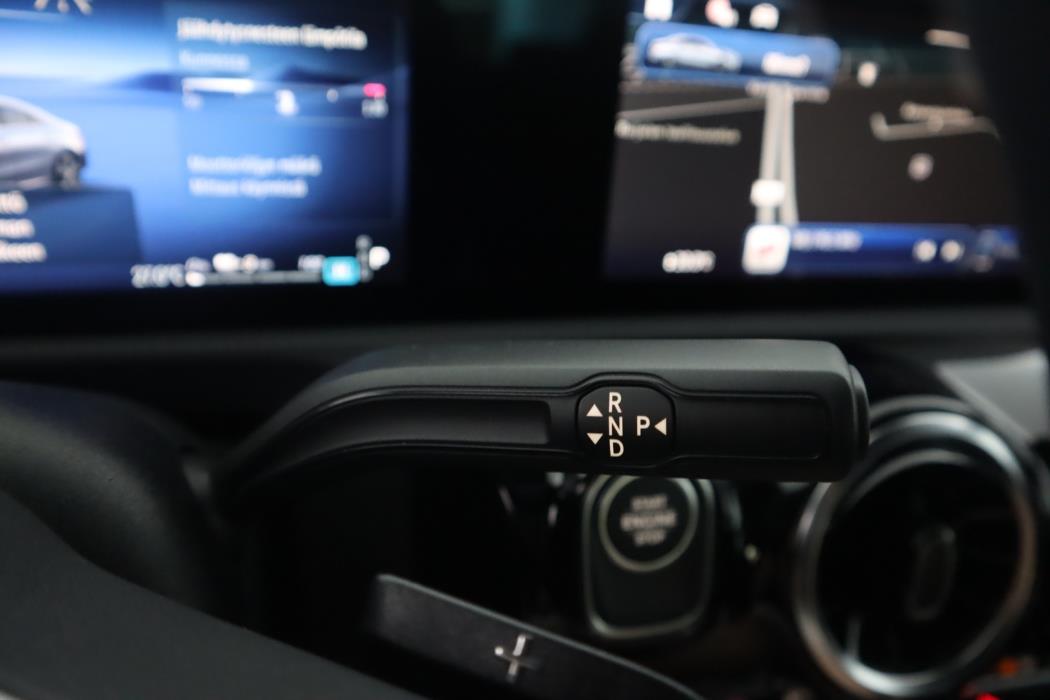 MERCEDES-BENZ CLA 2025