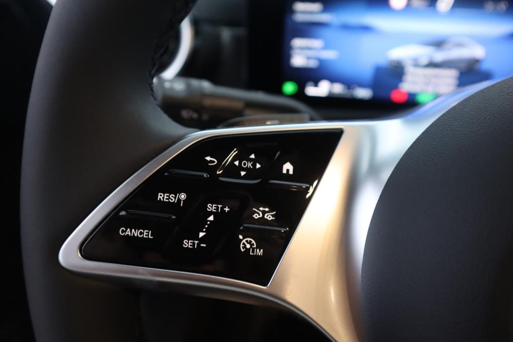 MERCEDES-BENZ CLA 2025