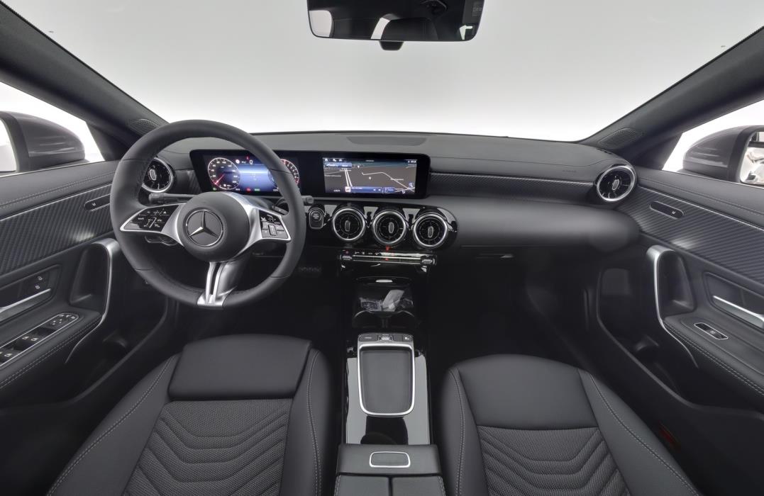 MERCEDES-BENZ CLA 2025