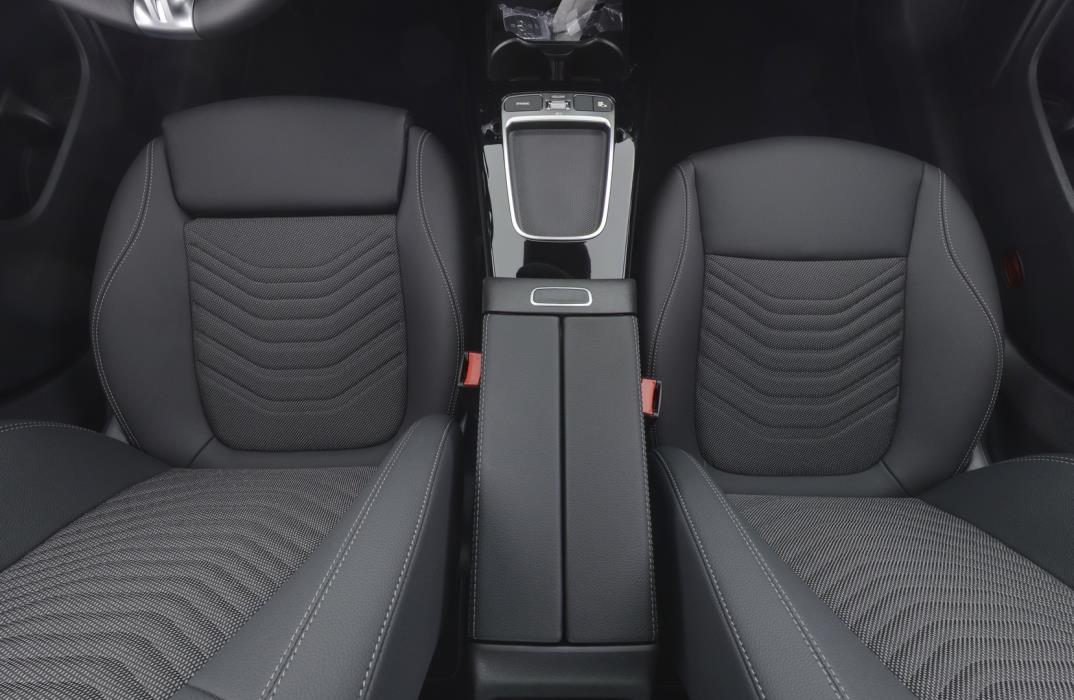 MERCEDES-BENZ CLA 2025