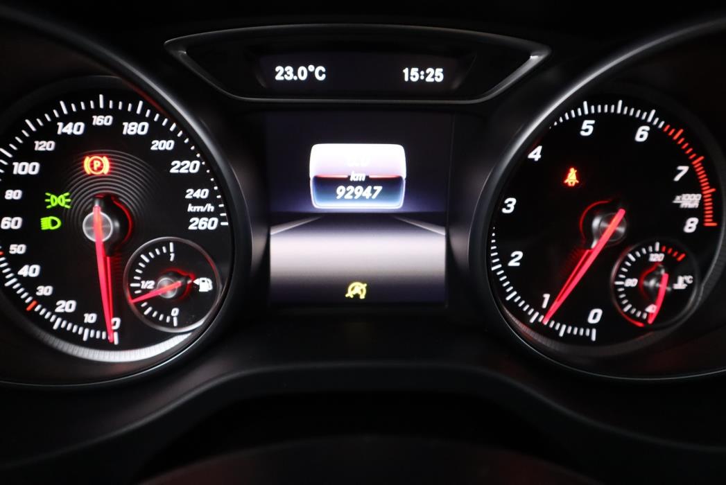 MERCEDES-BENZ CLA 2016