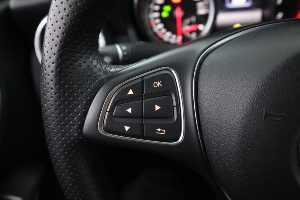 MERCEDES-BENZ CLA 2016