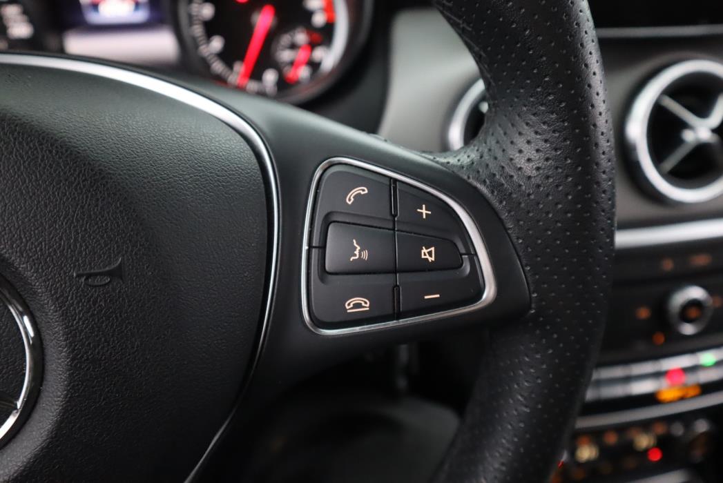 MERCEDES-BENZ CLA 2016