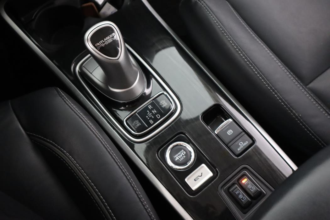 MITSUBISHI Outlander PHEV 2018