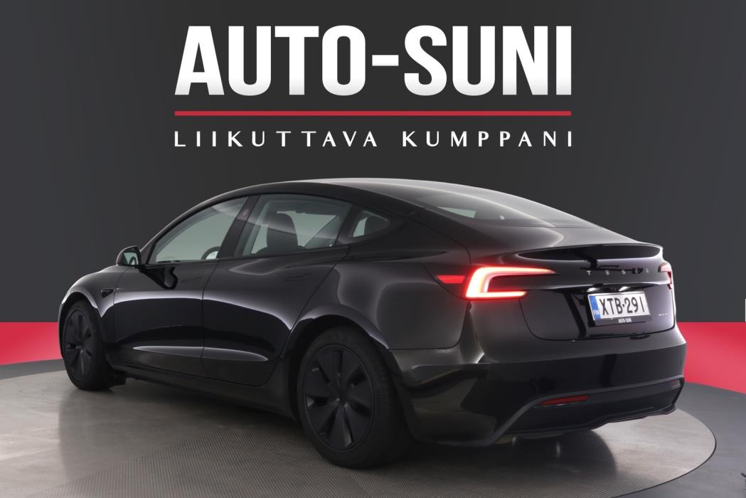 TESLA Model 3 2024