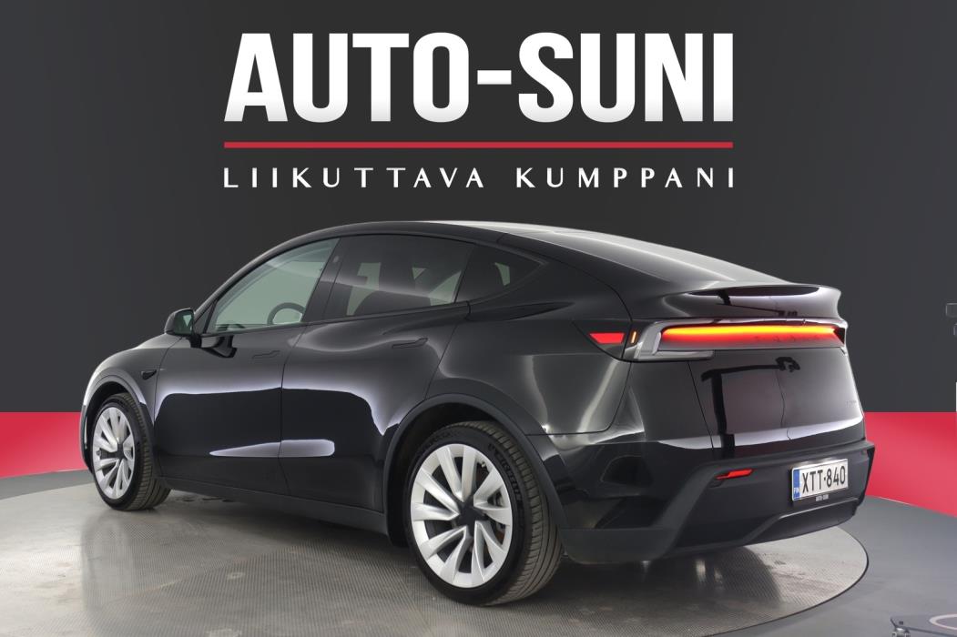 TESLA Model Y 2025