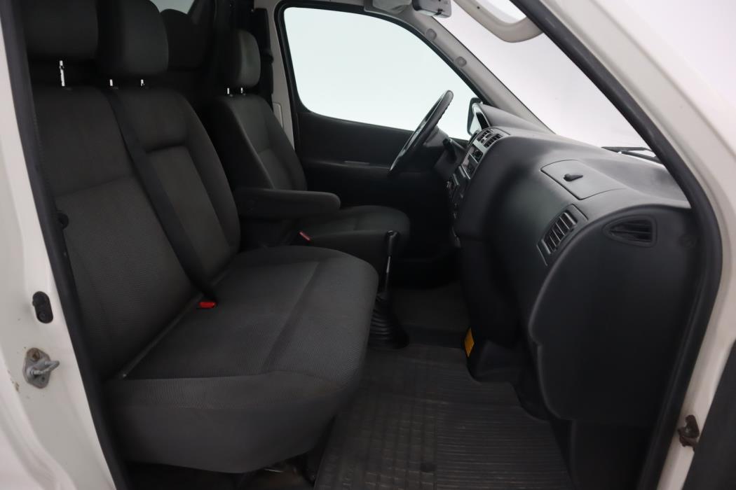 TOYOTA Hiace 2011