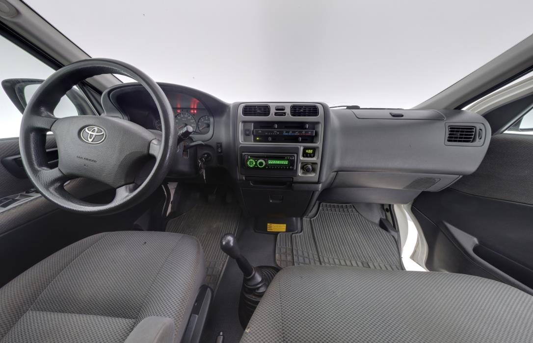TOYOTA Hiace 2011