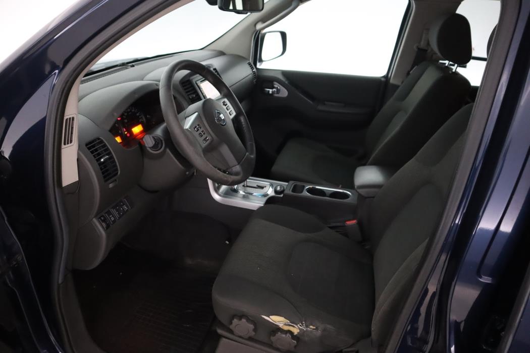 NISSAN Navara 2011