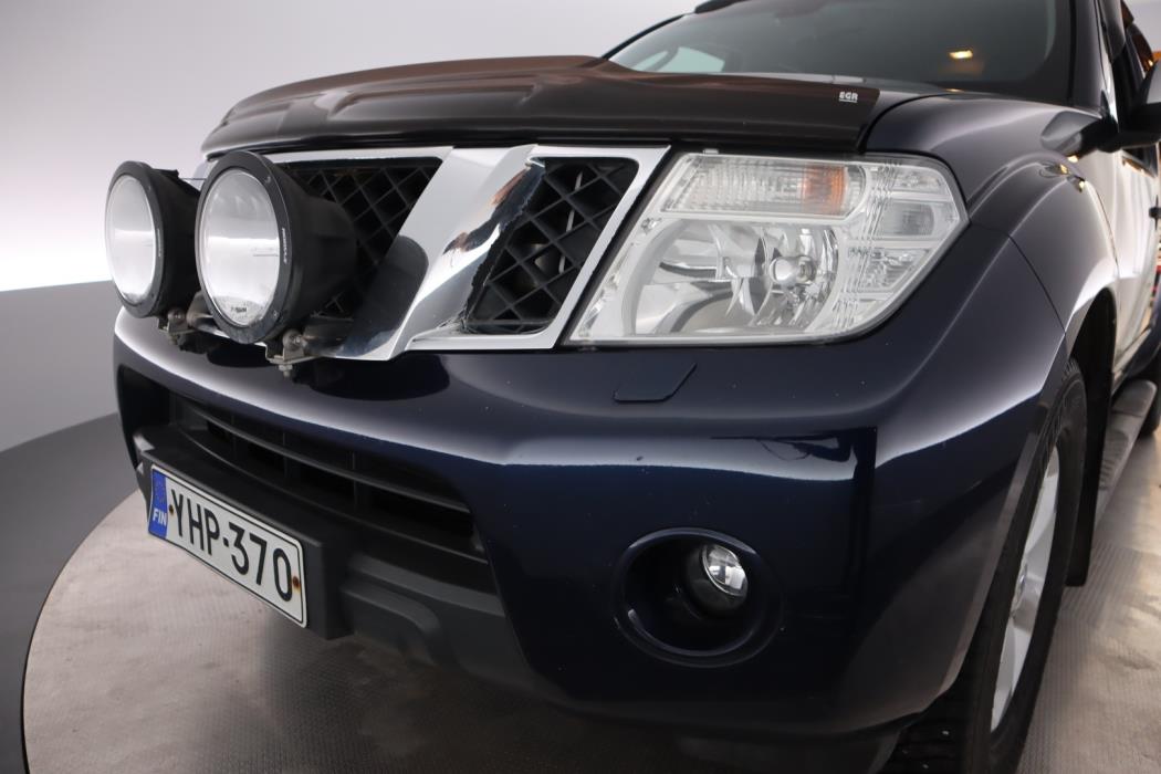 NISSAN Navara 2011