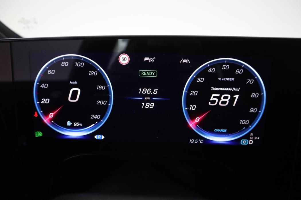 MERCEDES-BENZ GLB 2026