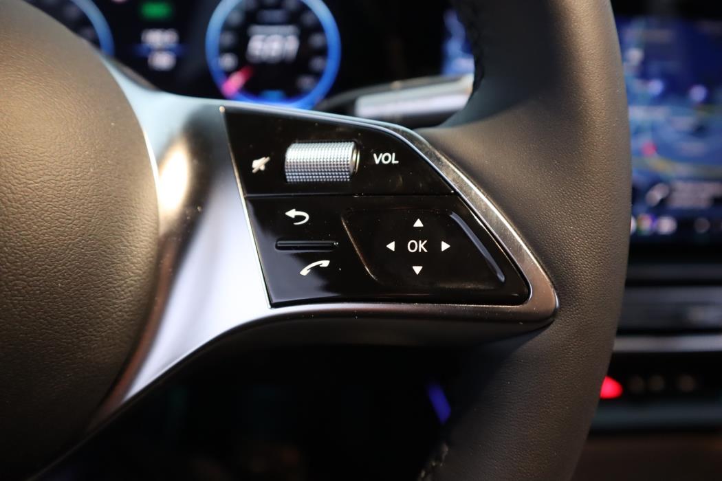 MERCEDES-BENZ GLB 2026