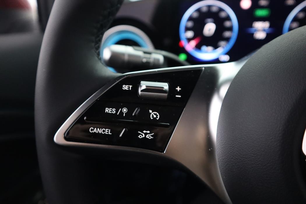 MERCEDES-BENZ GLB 2026