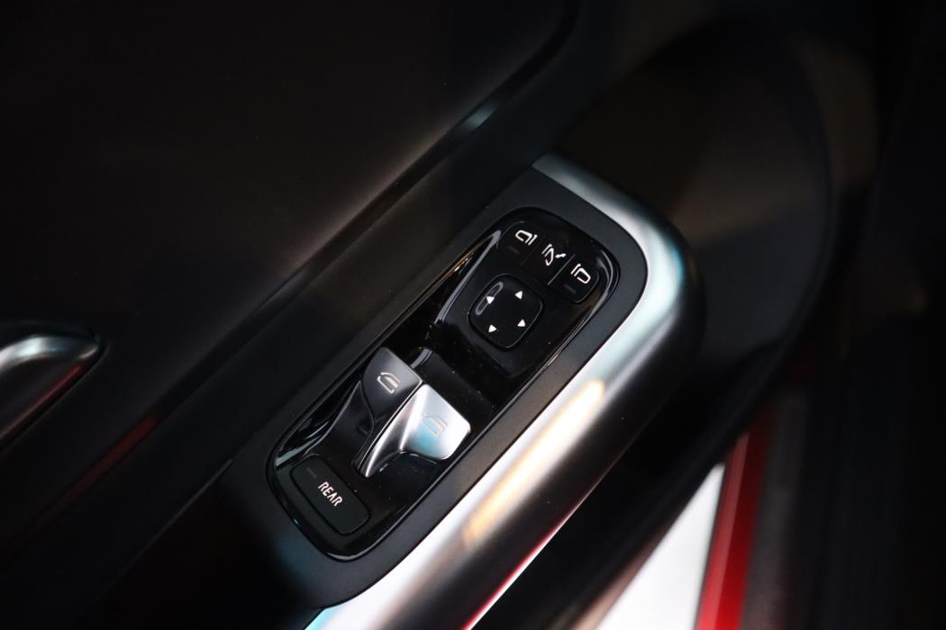 MERCEDES-BENZ GLB 2026