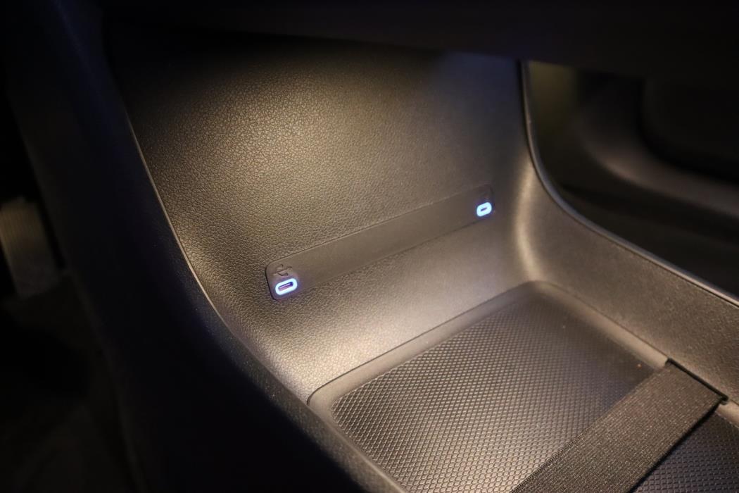 MERCEDES-BENZ GLB 2026