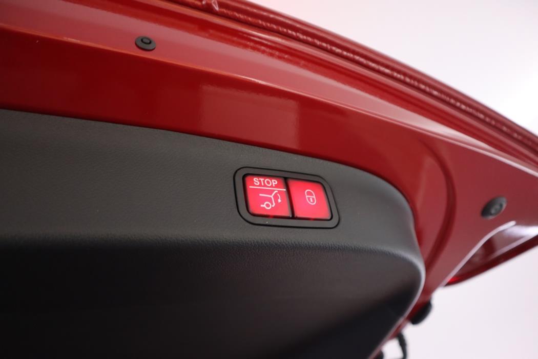 MERCEDES-BENZ GLB 2026