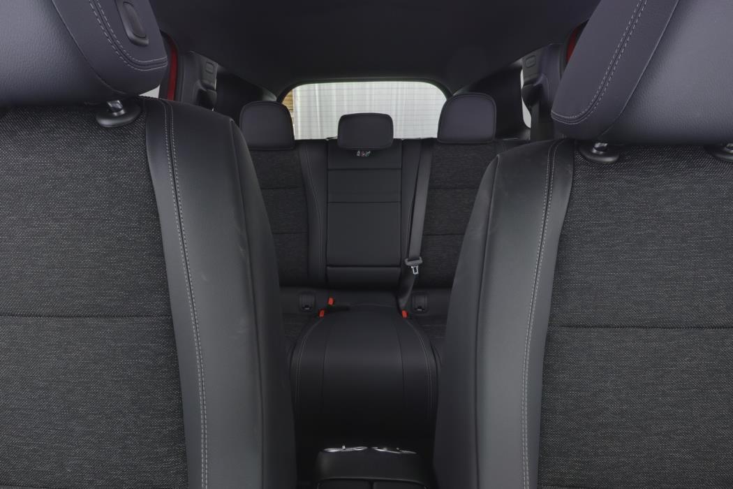 MERCEDES-BENZ GLB 2026