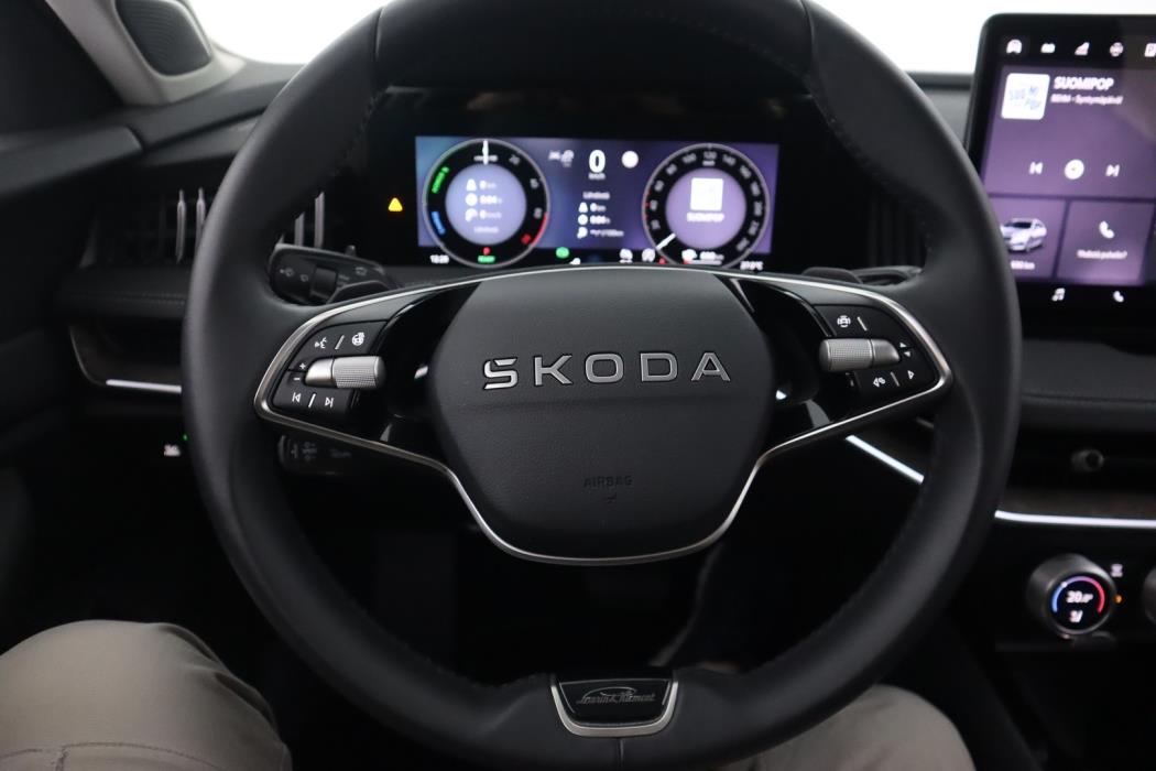 SKODA Superb 2025