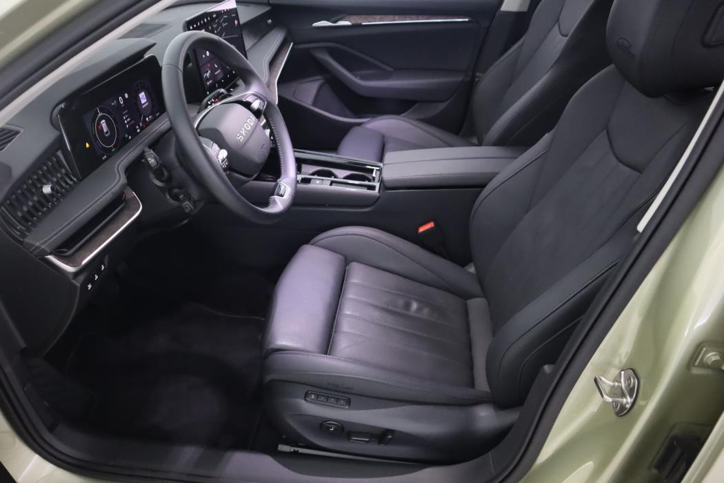 SKODA Superb 2025