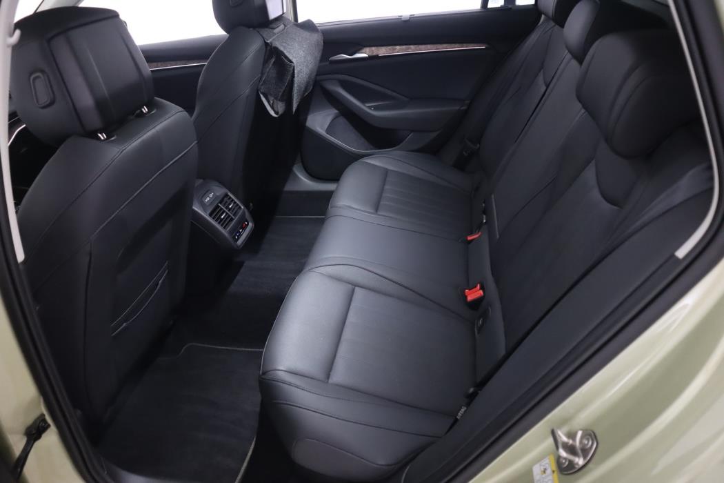 SKODA Superb 2025