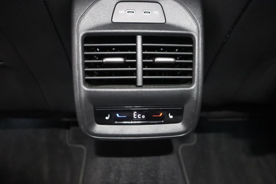 SKODA Superb 2025