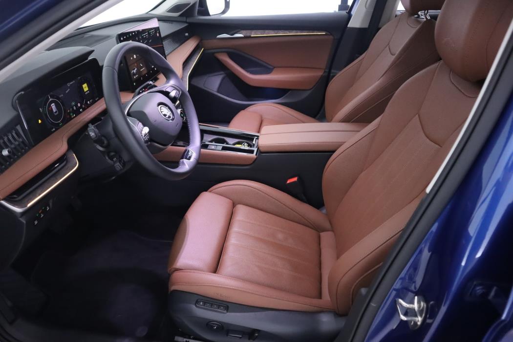 SKODA Superb 2025