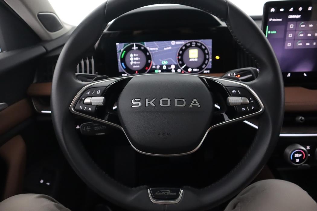 SKODA Superb 2025