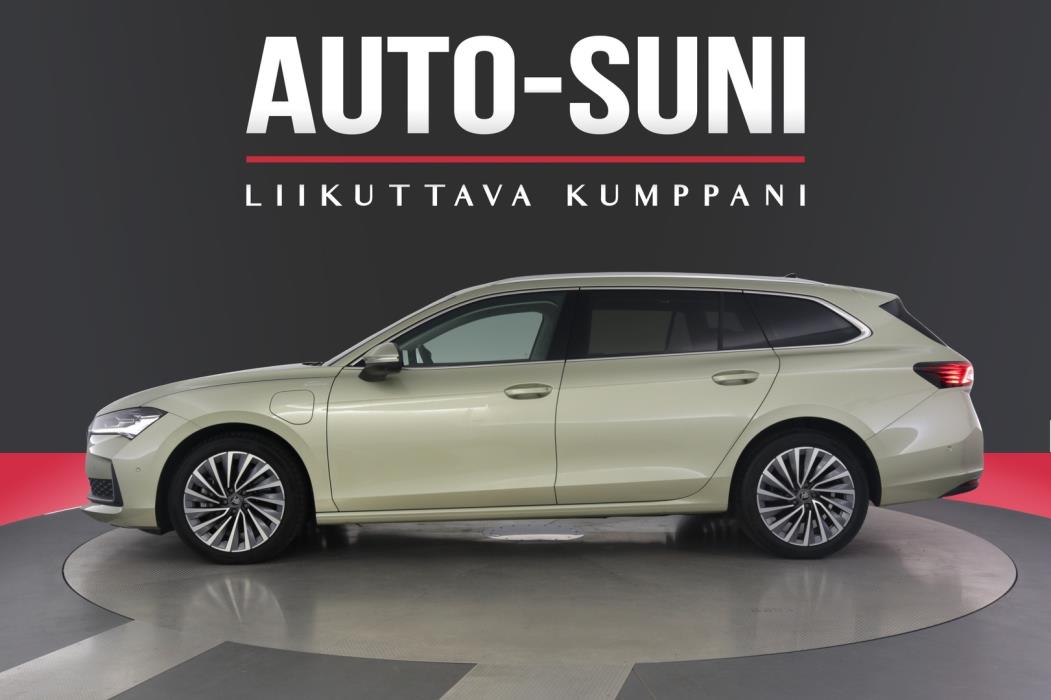 SKODA Superb 2025