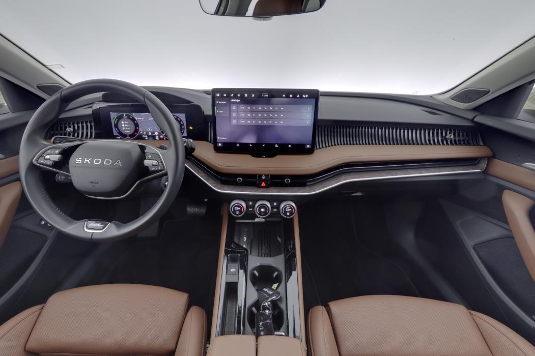 SKODA Superb 2025