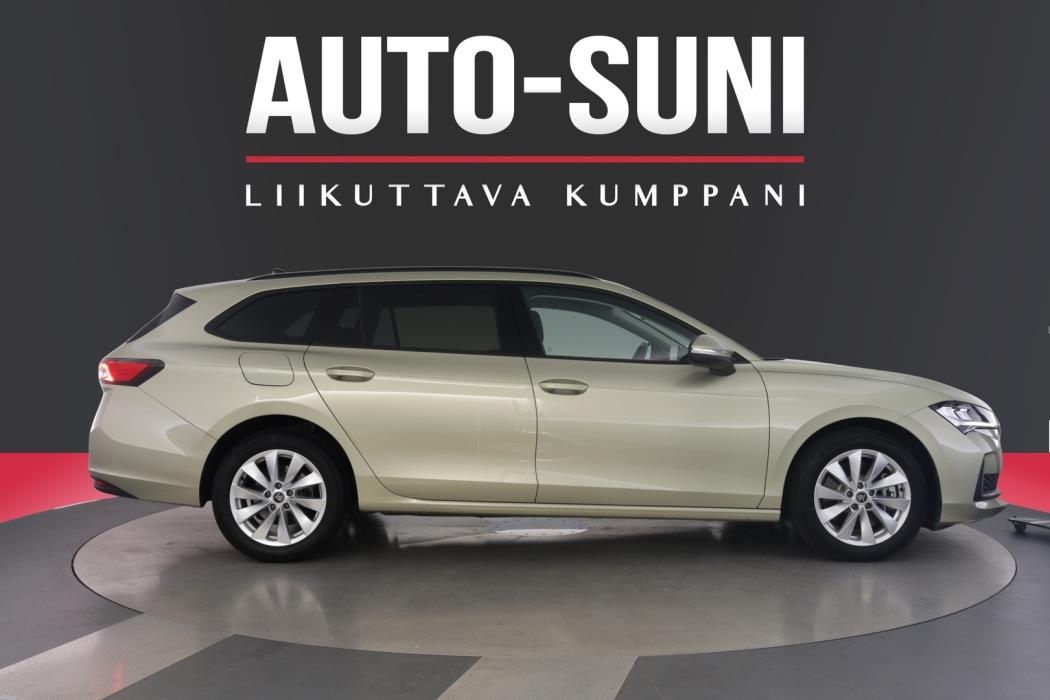 SKODA Superb 2025