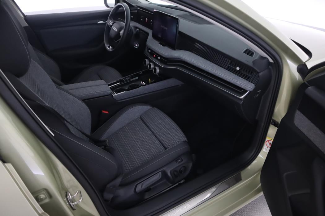SKODA Superb 2025