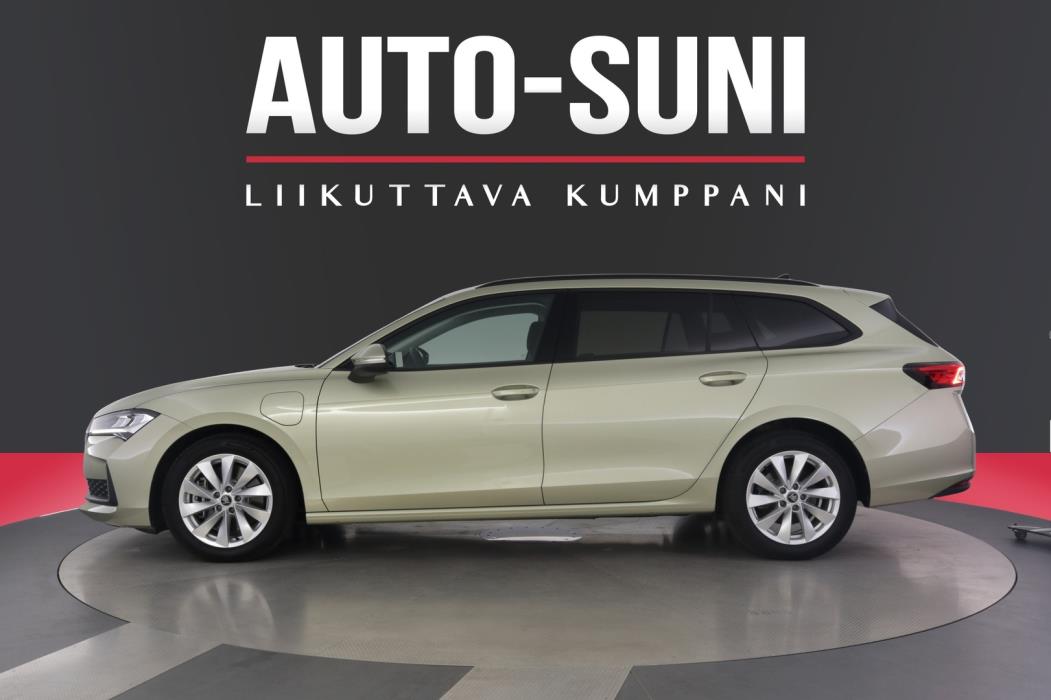 SKODA Superb 2025