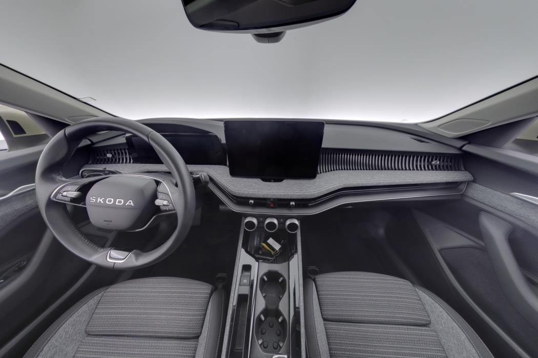 SKODA Superb 2025