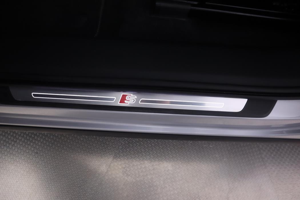 AUDI e-tron 2023