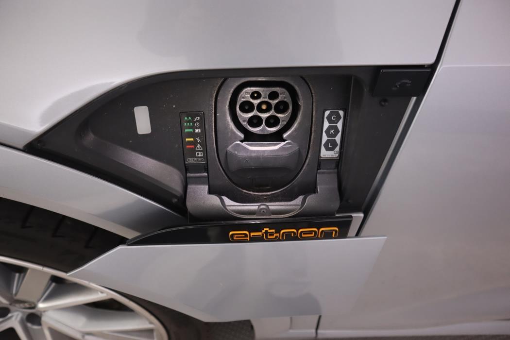 AUDI e-tron 2023