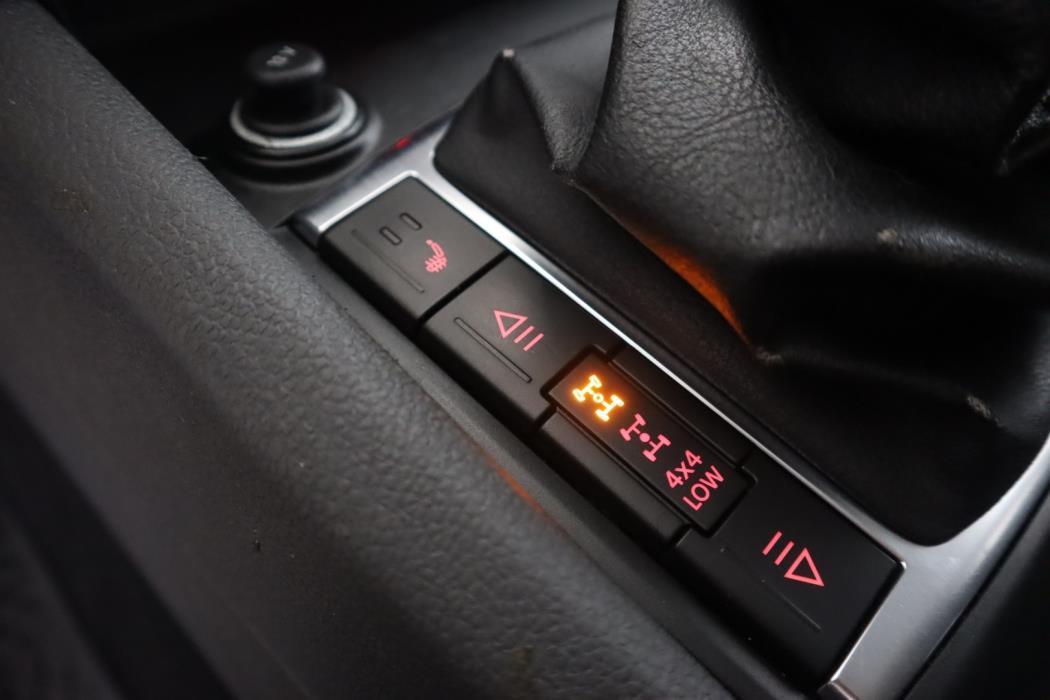VOLKSWAGEN Amarok 2013