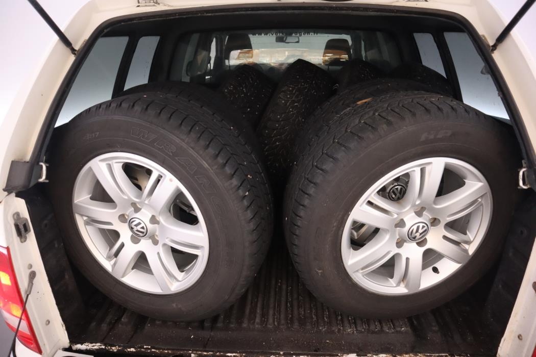 VOLKSWAGEN Amarok 2013