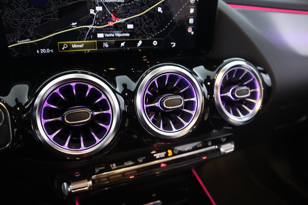 MERCEDES-BENZ EQA 2024