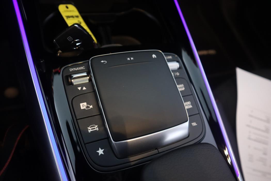 MERCEDES-BENZ EQA 2024