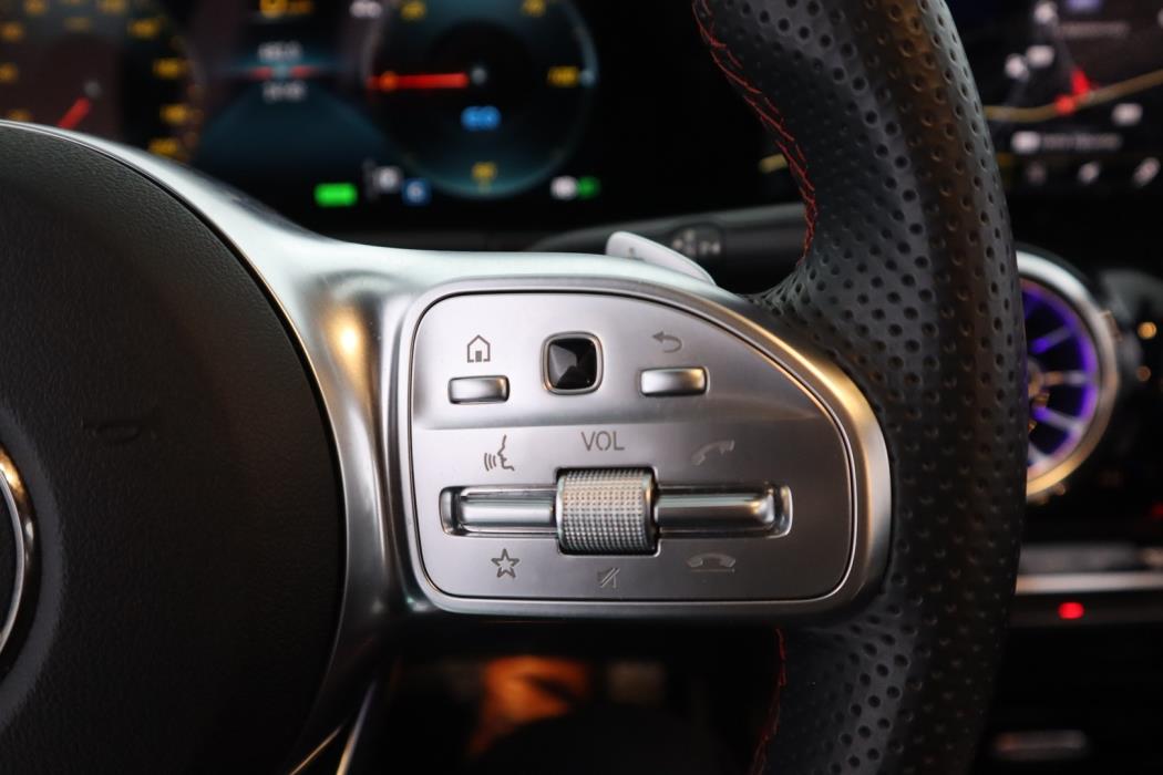 MERCEDES-BENZ EQA 2024