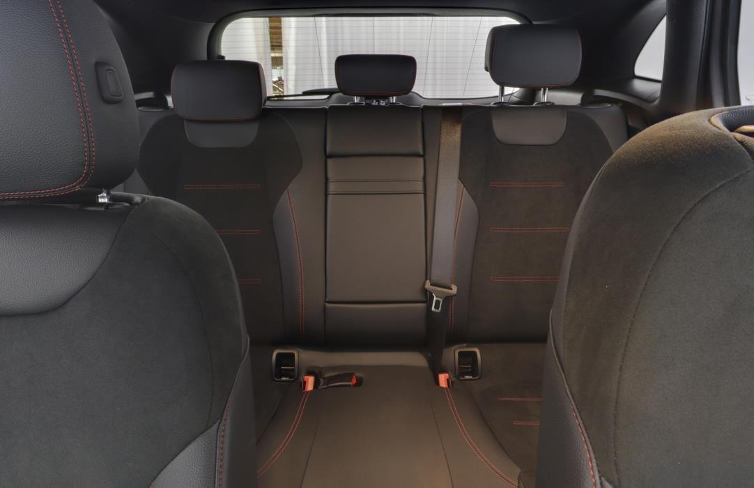 MERCEDES-BENZ EQA 2024