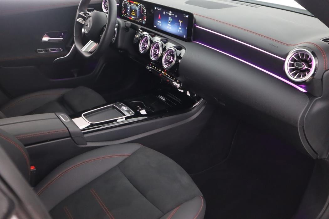 MERCEDES-BENZ CLA 2024