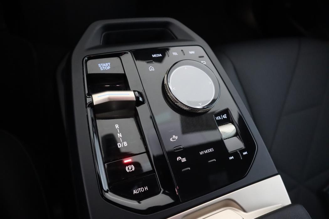 BMW iX 2023