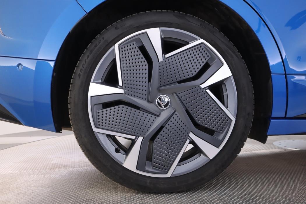 SKODA Enyaq 2025