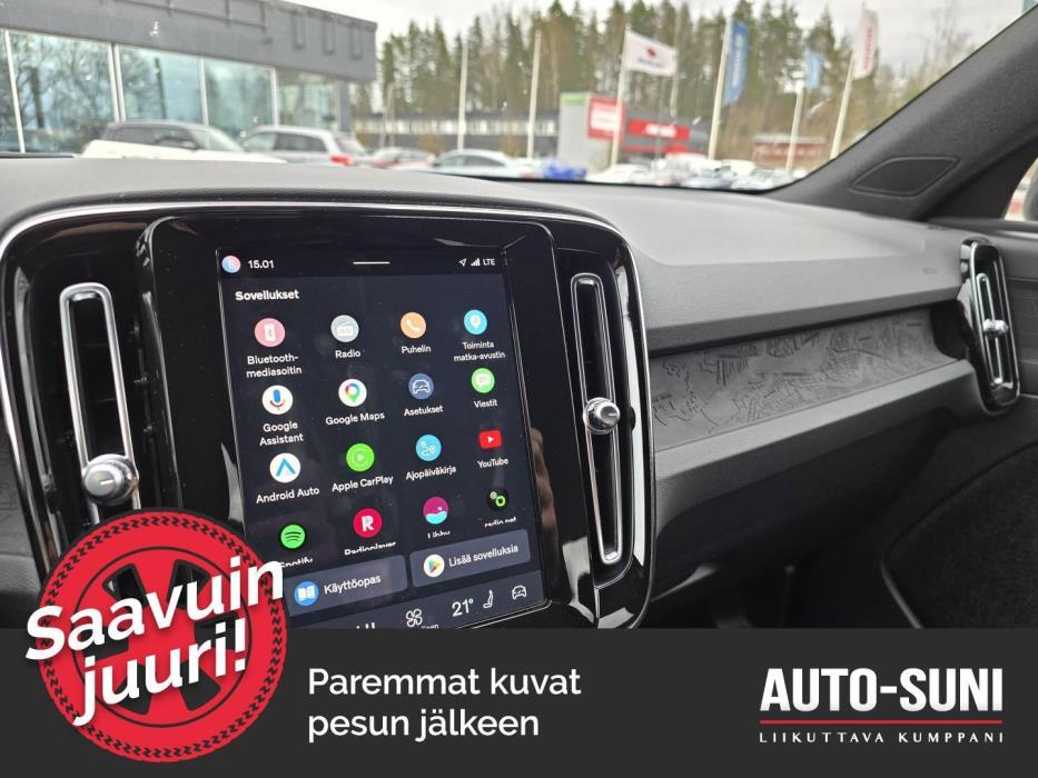 VOLVO XC40 2023