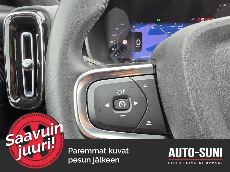 VOLVO XC40 2023
