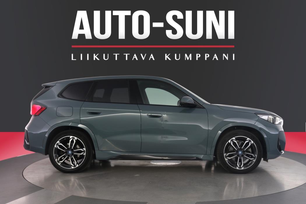 BMW iX1 2023