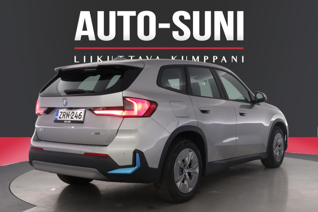 BMW iX1 2023